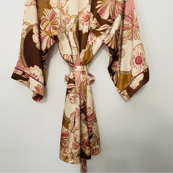 Vintage Brown Satin Floral Print 70s Belted Kimono - Picture 5 of 6